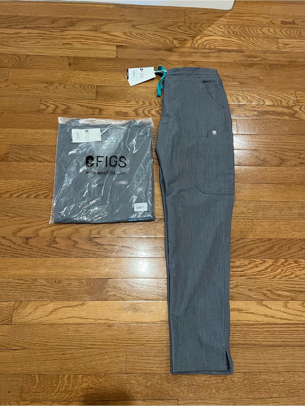 Women’s Figs set in Graphite - NWT- XS Petite